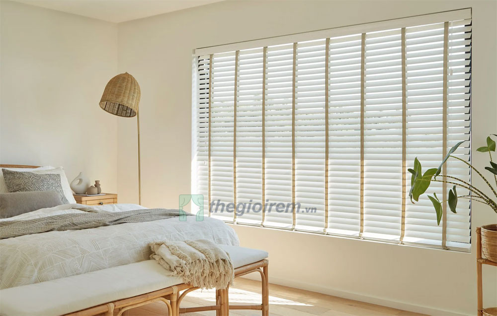 Rèm gỗ cửa sổ phòng ngủ