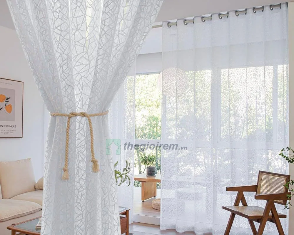 Rèm voan màu trắng